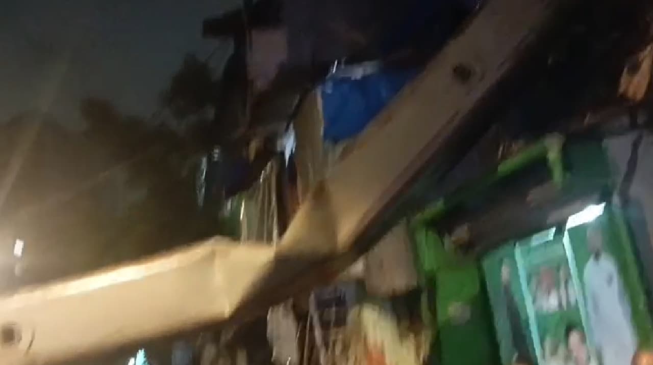 Kurla Crane Accident: कुर्ला में क्रेन हादसा Kurla Crane Accident: कुर्ला में क्रेन हादसा