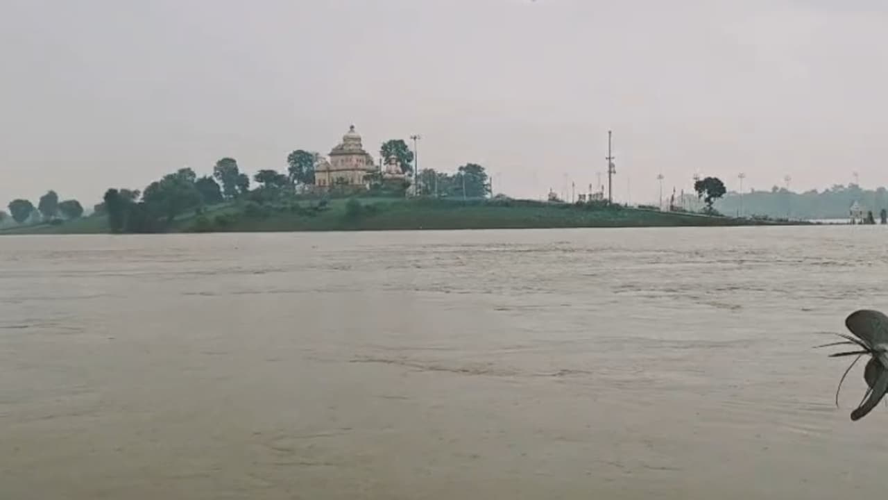 Floods in MP: कई जिलों में बाढ़ जैसे हालात, बरगी डैम के 13 गेट खुलने से उफान पर नर्मदा; रीवा में 4000 से लोग रेस्क्यू
