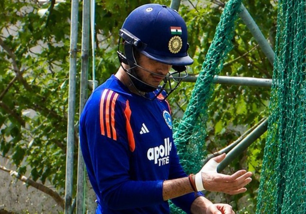 अंगूठे में गेंद लगते ही दर्द से कराह उठे शुभमन गिल, तुरंत मेडिकल स्टाफ ने किया उपचार, फिर क्या हुआ? जानें
