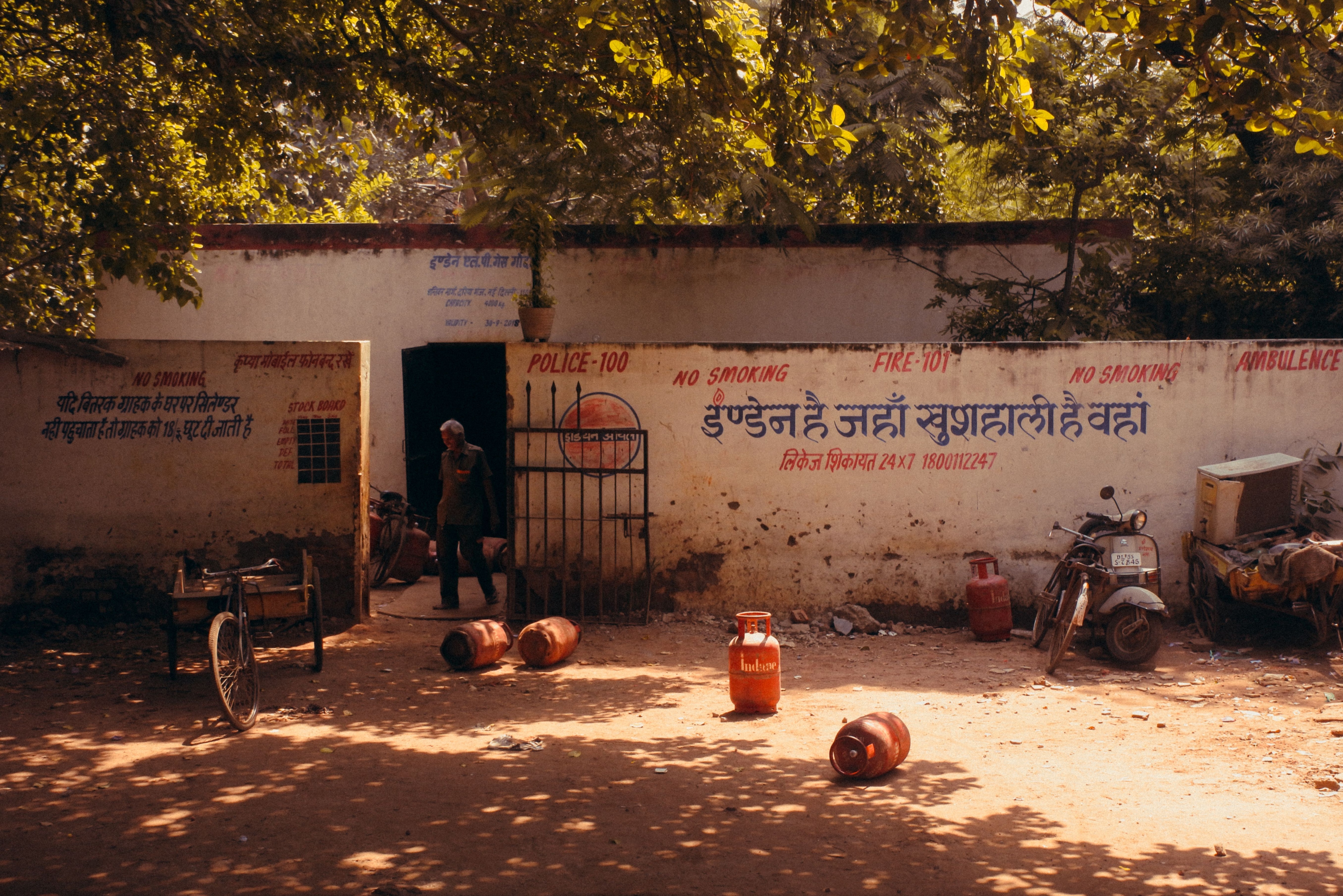 mp lpg gas cylinder ekyc last date august 16 biometric verification. (file photo)