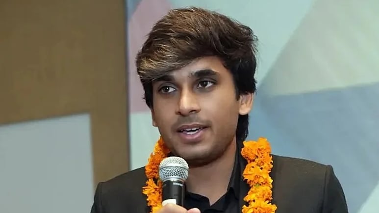 IAS अभिषेक सेहरा ने छोड़ा कर्नाटक कैडर, UP कैडर की अफसर प्र&zwj;िया मीणा से शादी