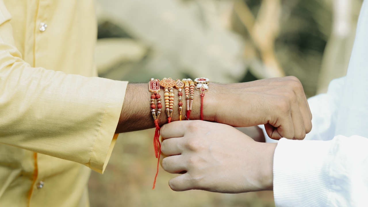 Rakhi and chocolate gift sets for a sweeter celebration this Raksha Bandhan Rakhi and chocolate gift sets for a sweeter celebration this Raksha Bandhan