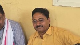सफाई कर्म&zwj;ियों के साथ धरने पर बैठे गए वन मंत्री, बोले- आदेश के बाद नियुक्ति पत्र क्यों नहीं?