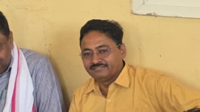 सफाई कर्म&zwj;ियों के साथ धरने पर बैठे गए वन मंत्री, बोले- आदेश के बाद नियुक्ति पत्र क्यों नहीं?