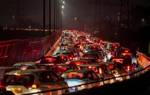 Delhi NCR Rain Waterlogging: रेंगते रहे वाहन