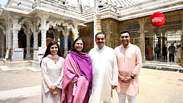 गौतम अदाणी ने पर्युषण महापर्व से पहले परिवार के साथ गुजरात के महुडी जैन मंदिर में किए दर्शन