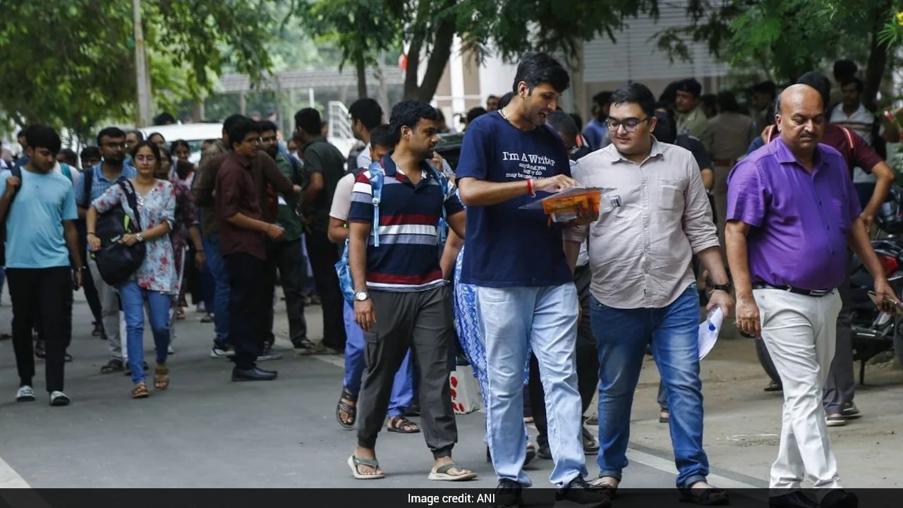 UPPSC APO Main Result पर रोक: इलाहाबाद हाईकोर्ट के फैसले तक नहीं आएगा रिजल्ट, PCS-2025 की फाइनल लिस्ट भी रुकी