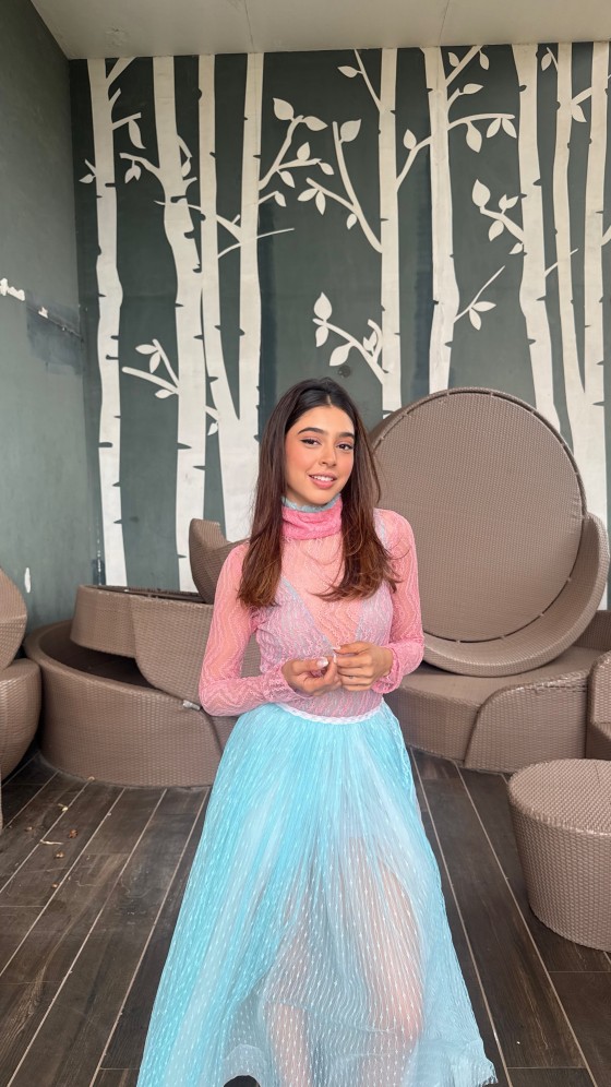 Niti Taylor's Pastel Princess Moment