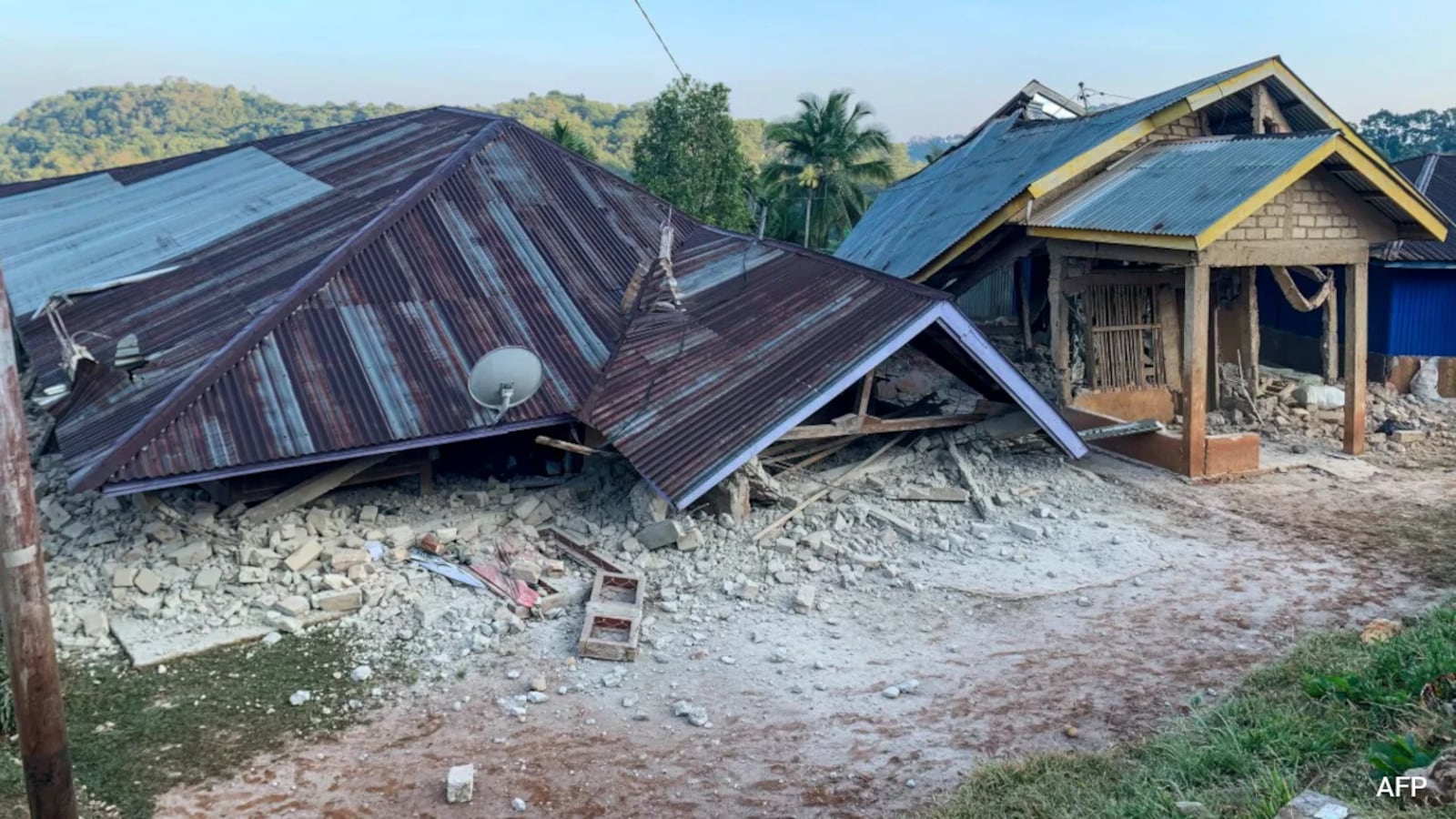 Photo: ndtv.com 7.7 Magnitude Earthquake Hits Indonesia: 20 Dead