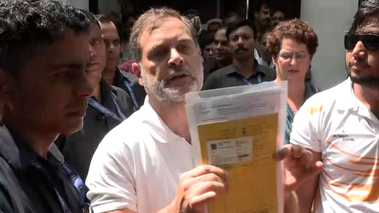 "3 Pellets In Eye, 200 In Body": Rahul Gandhi Protests With Victim, Demands FIR
