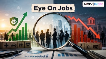 Job Maket Watch: Insurance Climbs, Banking Sinks &mdash; Check Scorecard Of Top 15 Sectors