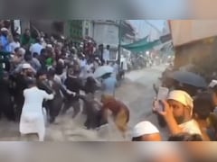 Video: अजमेर दरगाह के रास्ते में बह गई जायरीन, बारिश के बाद पहाड़ियों से आया सैलाब