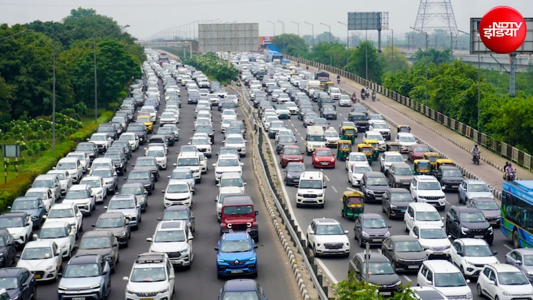 दिल्ली में रिंग रोड, कालिंदी कुंज, मेरठ एक्सप्रेसवे पर रेंग रही गाड़ियां, NCR में रक्षाबंधन पर भारी ट्रैफिक जाम