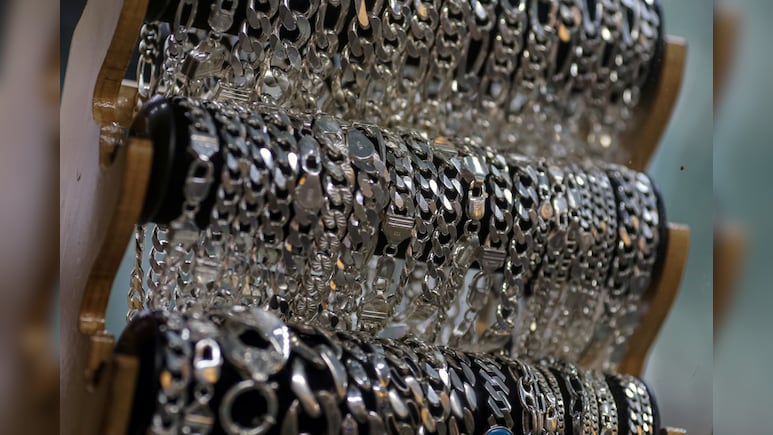 Silver Traders Brave Red Tape To Capture Indian Premiums