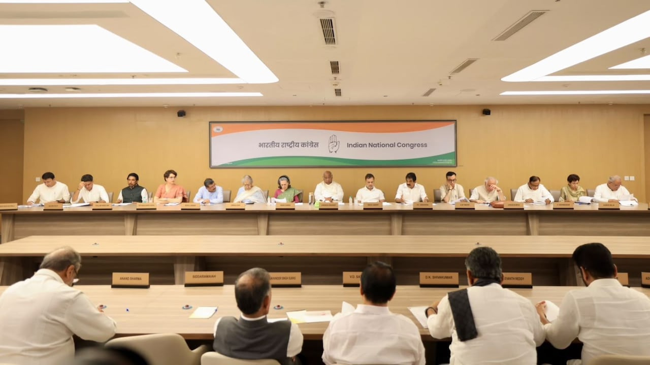 वंदे मातरम् के पहले दो अंतरे ही गाएगी कांग्रेस, वेगुगोपाल बोले- कांग्रेस के लिए ये भावनात्मक मुद्दा, बीजेपी के लिए राजनीतिक