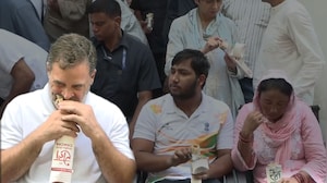 Rahul Gandhi Seen Eating Delhi's Famous Khan Chacha Roll With Pellet Gun Victim During Dharna