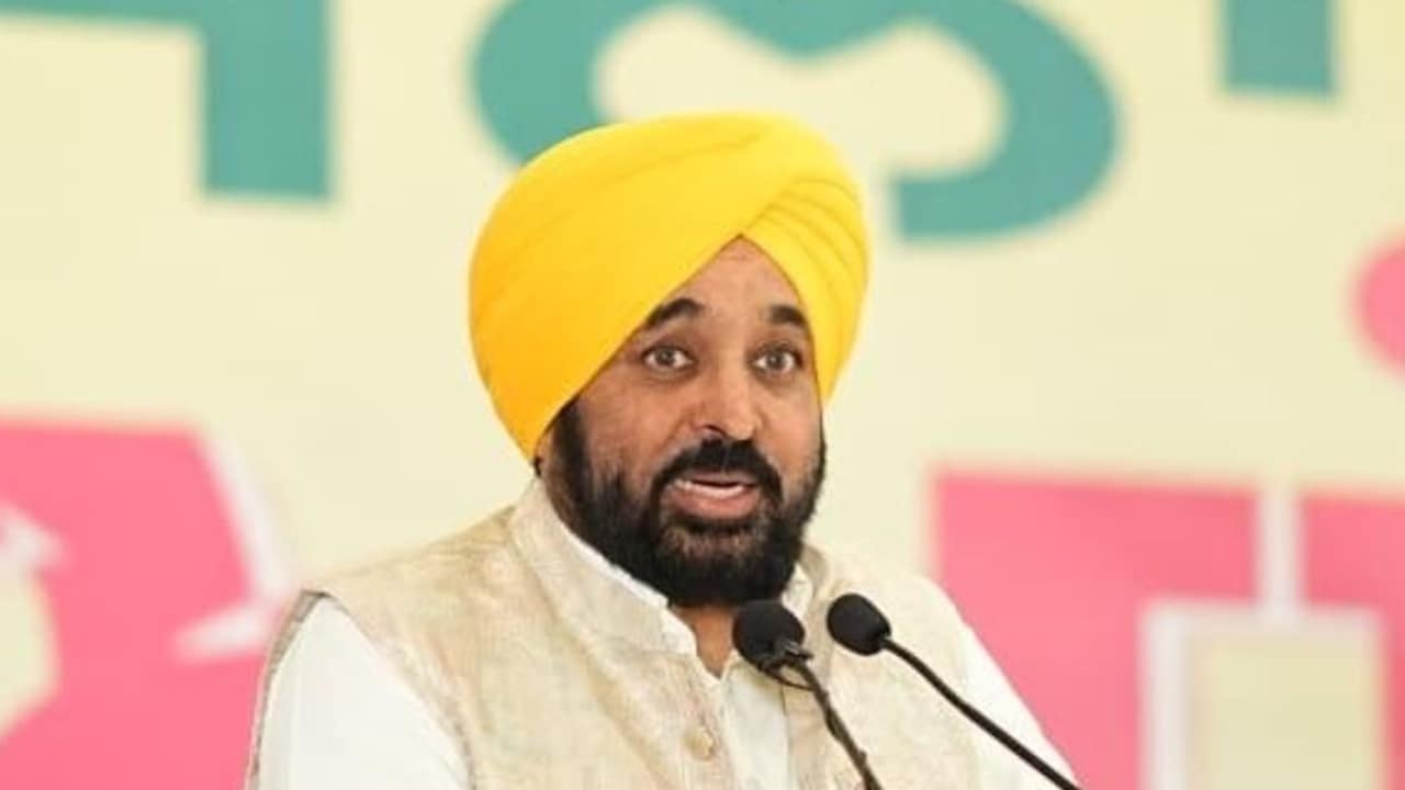CM भगवंत मान को थप्पड़ मारते VIDEO पर बैकफुट पर आई BJP, AAP के कड़े तेवर के बाद हटाया