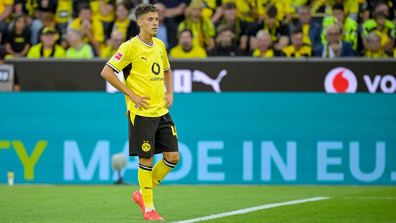 Borussia Dortmunds Giannis Konstantelias To Miss Several Months With Knee Injury