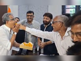 बिहार: मिठाई खिलाकर खत्म हुई सफाई कर्मियों की हड़ताल, सरकार ने पेंशन से बोनस तक दिए बड़े भरोसे
