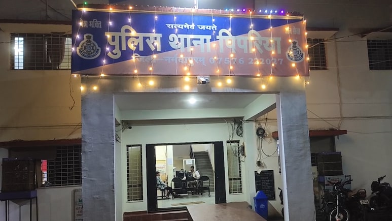 नर्मदापुरम में मूंग खरीदी में भ्रष्टाचार: 10 दिन में 3 सर्वेयरों पर FIR, रिश्वत का वीडियो वायरल होने पर एक्&zwj;शन