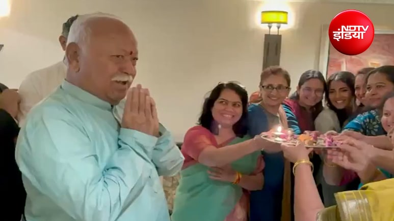 न्यूयॉर्क में मोहन भागवत से मिलीं उद्योग जगत की हस्तियां; RSS प्रमुख बोले, भारत के युवाओं पर है पूरा भरोसा