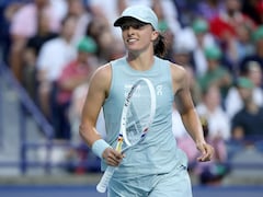 Iga Swiatek Dominates Shnaider To Set Up Toronto Semis Date With Svitolina