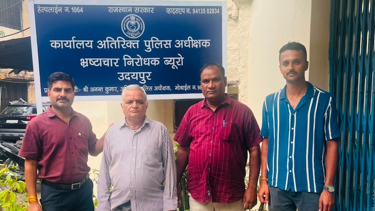 कृषि मंडी का कर्मचारी रिश्वत लेते ट्रैप, व्यापारियों के ट्रैक्टर का चालान बनाने की धमकी देकर करता था वसूली
