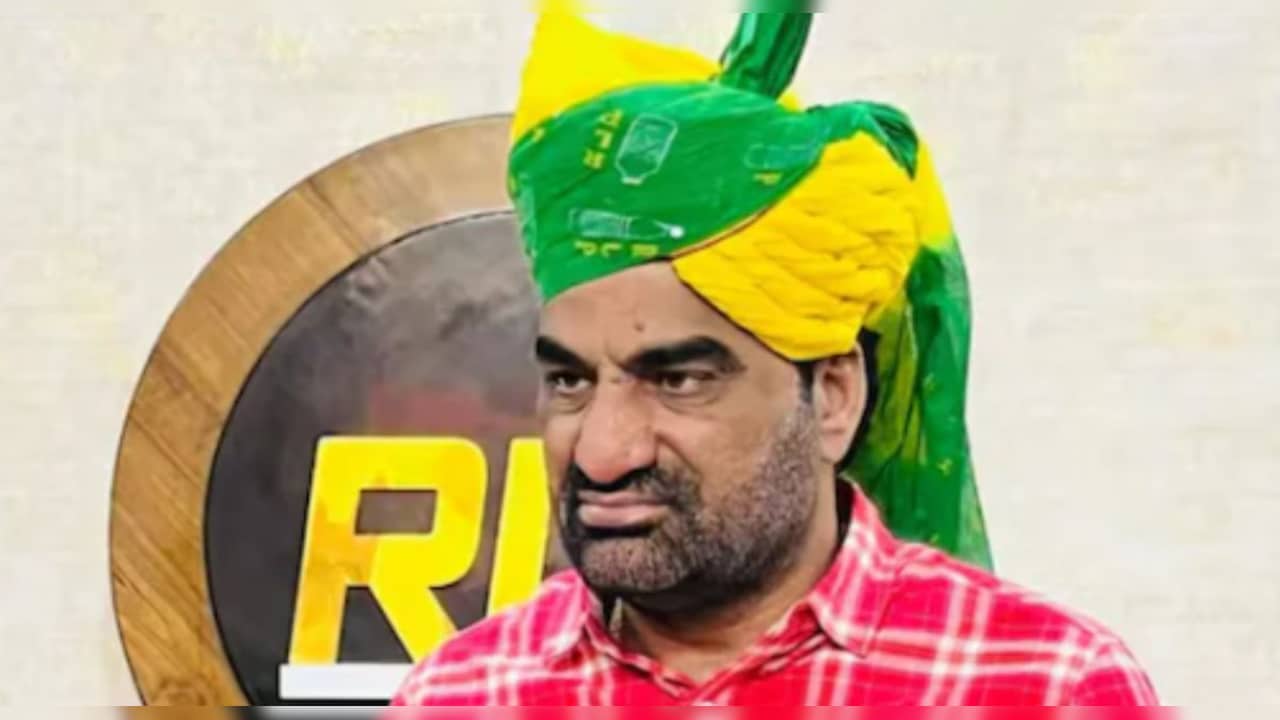 "राजनीत‍ि की वजह से मेरी जगह-जगह दुश्‍मनी हुई", हनुमान बेनीवाल माइक फेंककर चले गए 