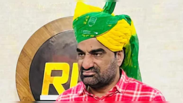 "राजनीत&zwj;ि की वजह से मेरी जगह-जगह दुश्&zwj;मनी हुई", हनुमान बेनीवाल माइक फेंककर चले गए&nbsp;