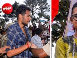 कौन है अमरनाथ पांडेय, जिसने छात्रों के मार्च के बीच नेहा बोरा पर फेंकी स्याही