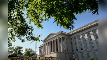 US Public Debt Hits $40 Trillion, Raising 'Doom Loop' Risk