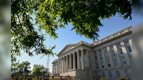 US Public Debt Hits $40 Trillion, Raising 'Doom Loop' Risk
