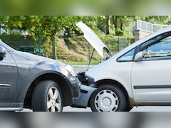 नई गाड़ियां खुद देंगी हादसे का अलर्ट! सरकार ला रही V2V टेक्नोलॉजी, ब्रेक लगाते ही मिलेगी चेतावनी