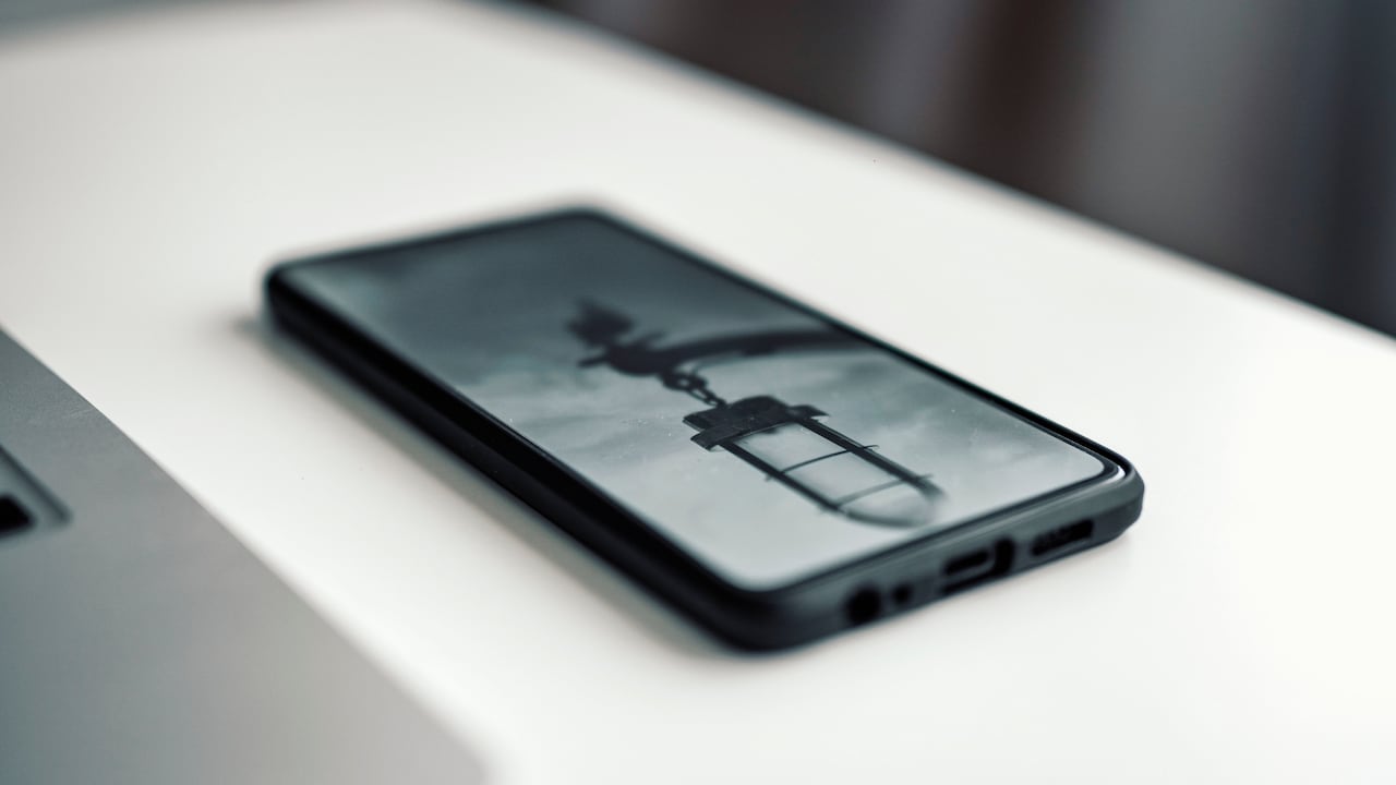 10 Reasons Your Face Looks Too Sharp In Phone Photos And How To Fix It