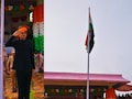 करौली में स्वतंत्रता दिवस समारोह के दौरान चूक, ध्वजारोहण के दौरान नहीं खुली गांठ, पोल पर चढ़ा पुलिसकर्मी