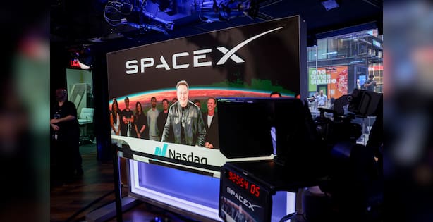SpaceX Narrows Valuation Disconnect As Nasdaq 100 Weight Rises To 2.82%