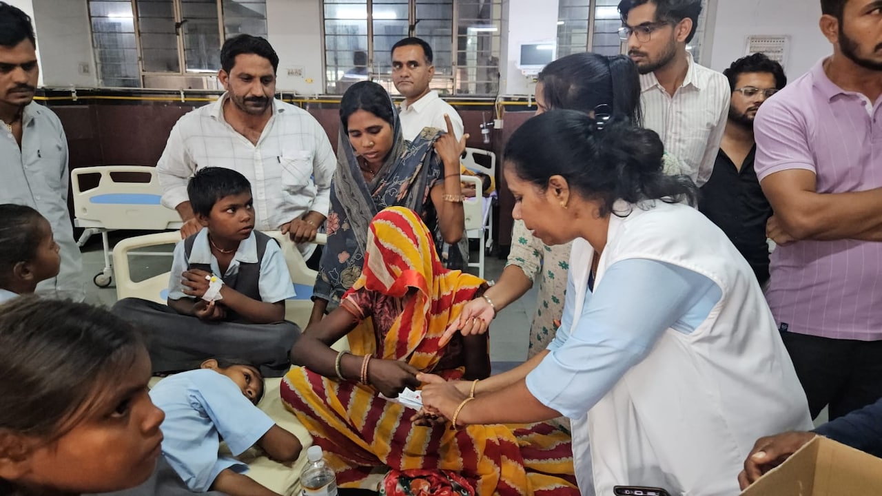 स्कूल में मिड-डे मील में खाने को दी कद्दू की सब्जी, दो दर्जन बच्चे पहुंचे अस्पताल