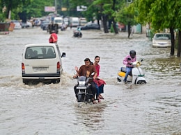 उमस भरी गर्मी फुर्र होगी, सावन में आज मौसम फिर मारेगा पलटी, दिल्ली-यूपी से उत्तराखंड तक 14 राज्य में IMD अलर्ट