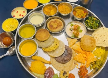 Mumbai's Iconic Shree Thaker Bhojanalay Shut Due To Food Safety Violations? Eatery Clarifies