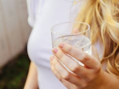 Chinese Woman Develops Brain Disorder After Water-Only Diet: 