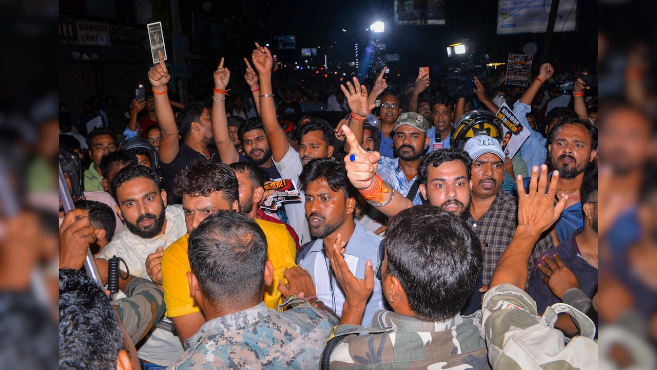 Students and JMM workers scuffle over burning effigy of Hemant Soren in Jharkhand