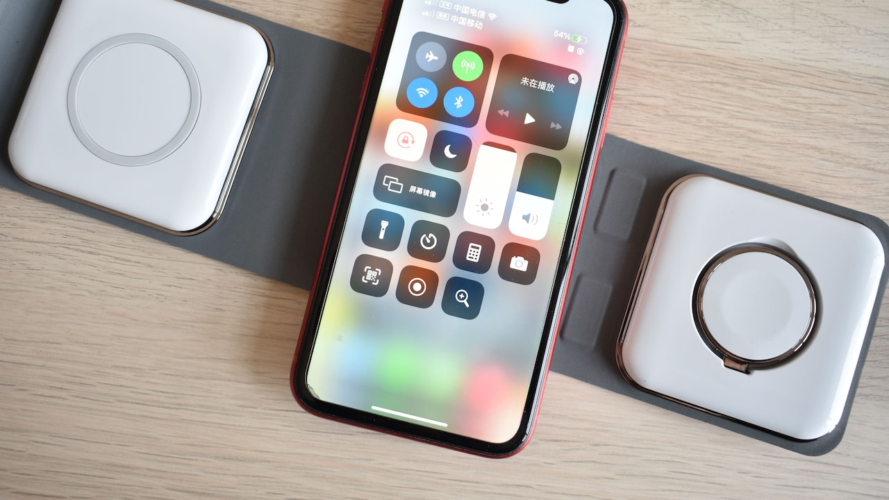 10 Reasons Wireless Charging Slows Or Stops When Your Phone Gets Hot 10 Reasons Wireless Charging Slows Or Stops When Your Phone Gets Hot