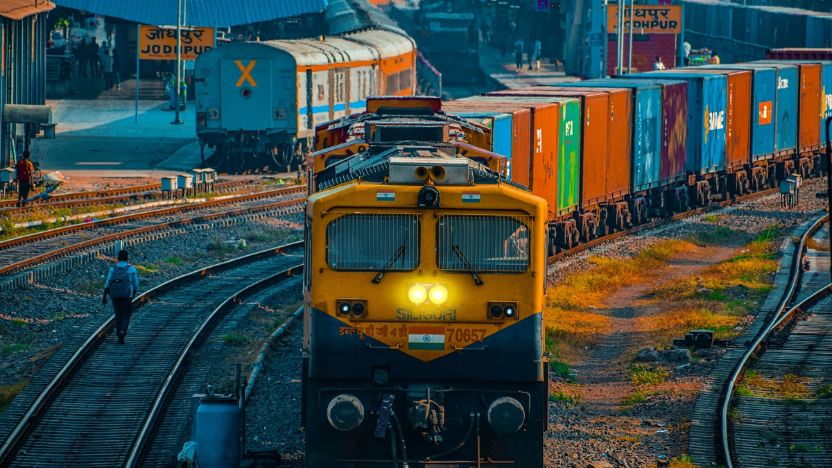 ट्रेन छूटने का नहीं रहेगा डर, रेल किस प्लेटफॉर्म पर आ रही है, ऐसे मिलेगी लाइव जानकारी