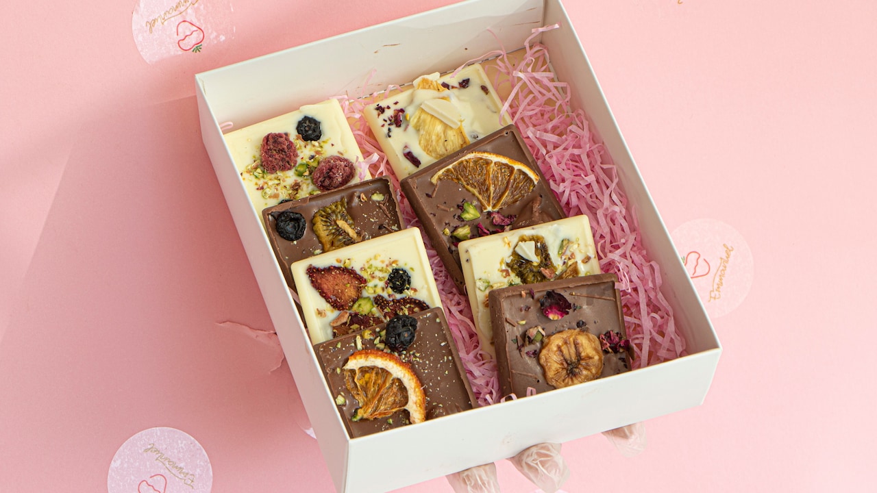 Which chocolate gift hamper do you want to grab under ₹1500? Which chocolate gift hamper do you want to grab under ₹1500?
