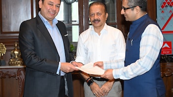 Pranav Adani Contributes Rs 15 Crore For 100 New Cars To Mumbai Police Fleet