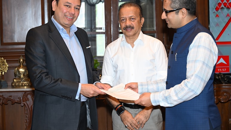 Pranav Adani Contributes Rs 15 Crore For 100 New Cars To Mumbai Police Fleet