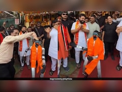 Viral Video: Robot Steals Show at Sandwich Shop Inauguration With Puja, Dance