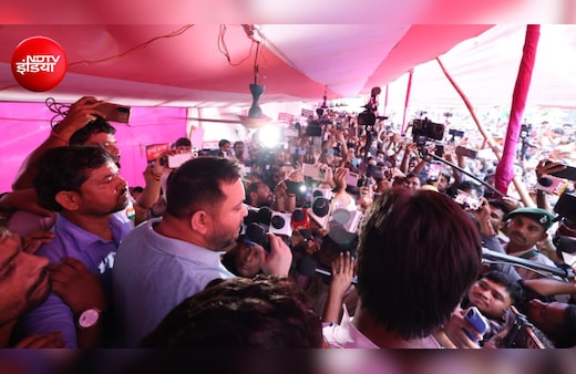 LIVE:  ब‍ि‍हार में तेजस्‍वी का राजभवन तक मार्च,  पटना में अनिश्चितकालीन ‘छात्र न्याय सत्याग्रह’ पर बैठे स्‍टूडेंट्स