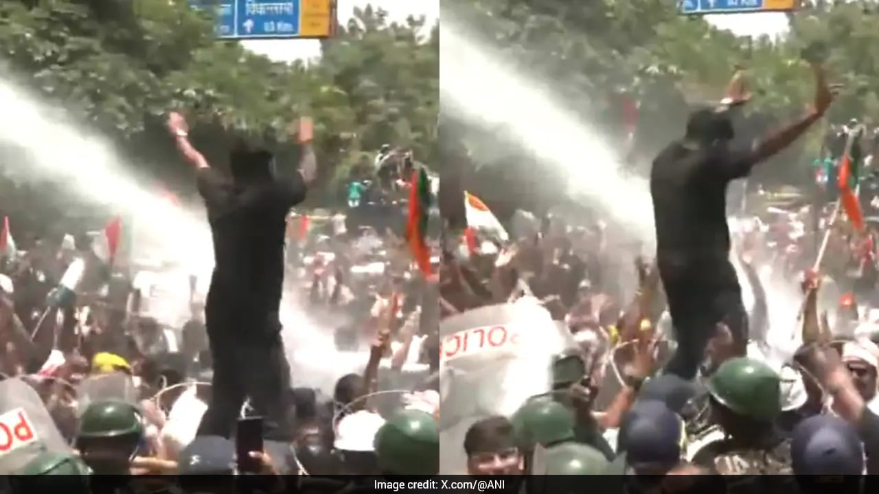 Cops Use Water Cannons To Disperse Jharkhand Protesters. They Start Dancing