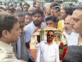 तलवार-चाकुओं से गोदा, दो दिन बाद मौत; भिंड में ठेले पर शव रखकर थाने पहुंचे परिजनों का हंगामा